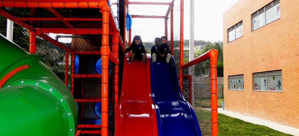 PARQUE INFANTIL CUBIERTO